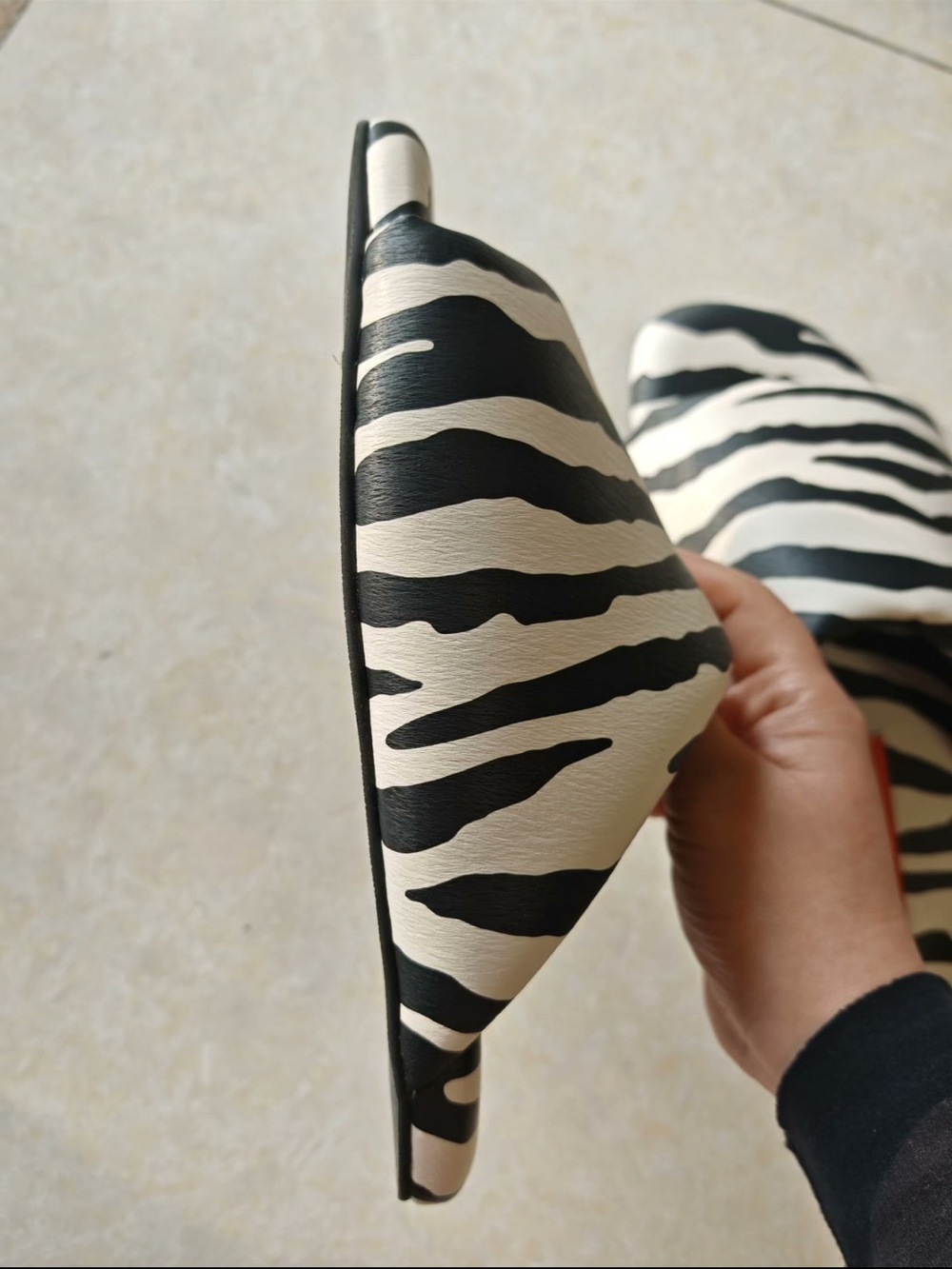 SIMONMILLER Zebra Bubble Slide Sandals - size 36, pre-owned - Picture 5 of 6